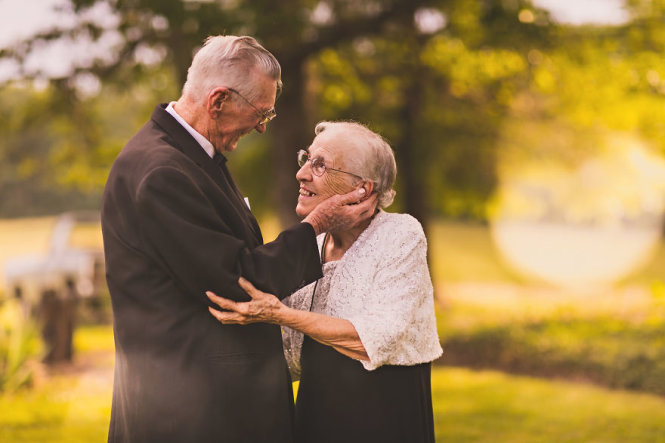 LAT Lifestyle: The Key to Happiness for Adults Over 60 - thelifevista